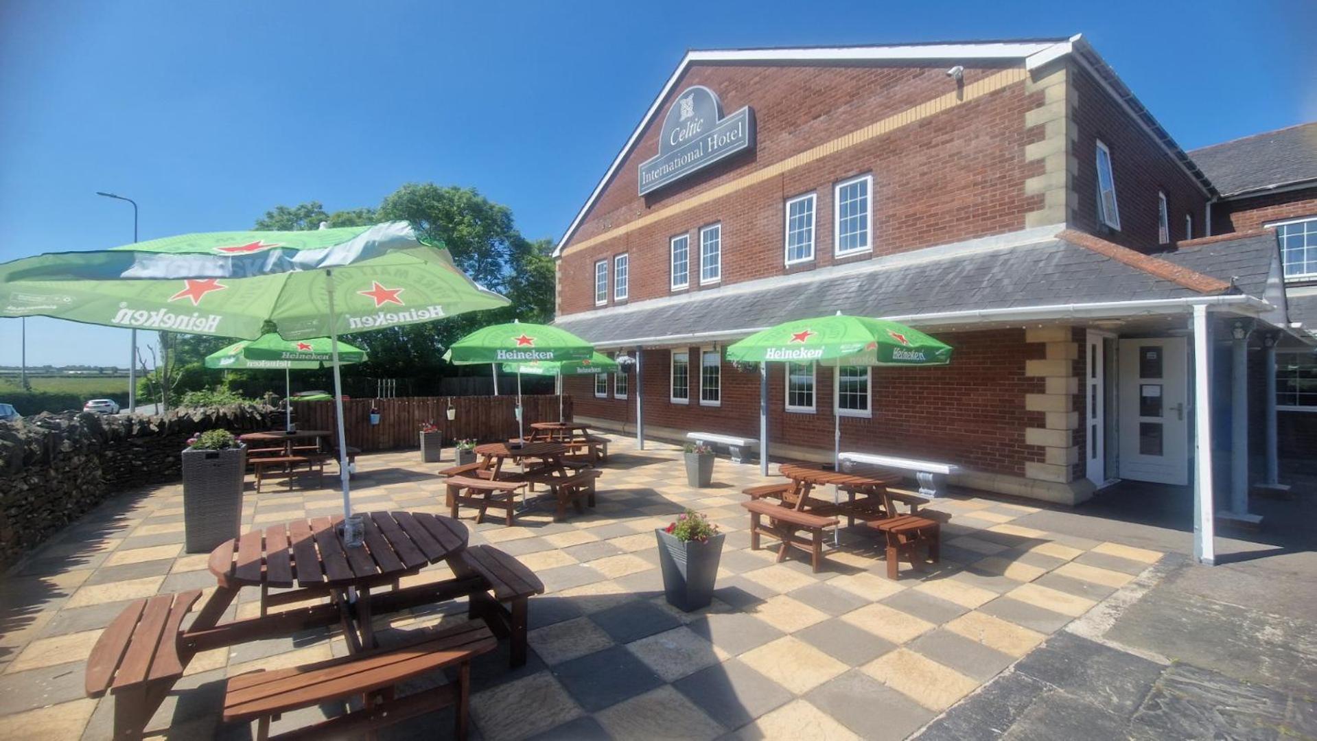 בארי Celtic International Hotel Cardiff Airport מראה חיצוני תמונה